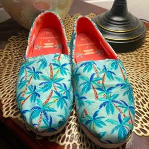 Beautiful TOMS size 7.5 W